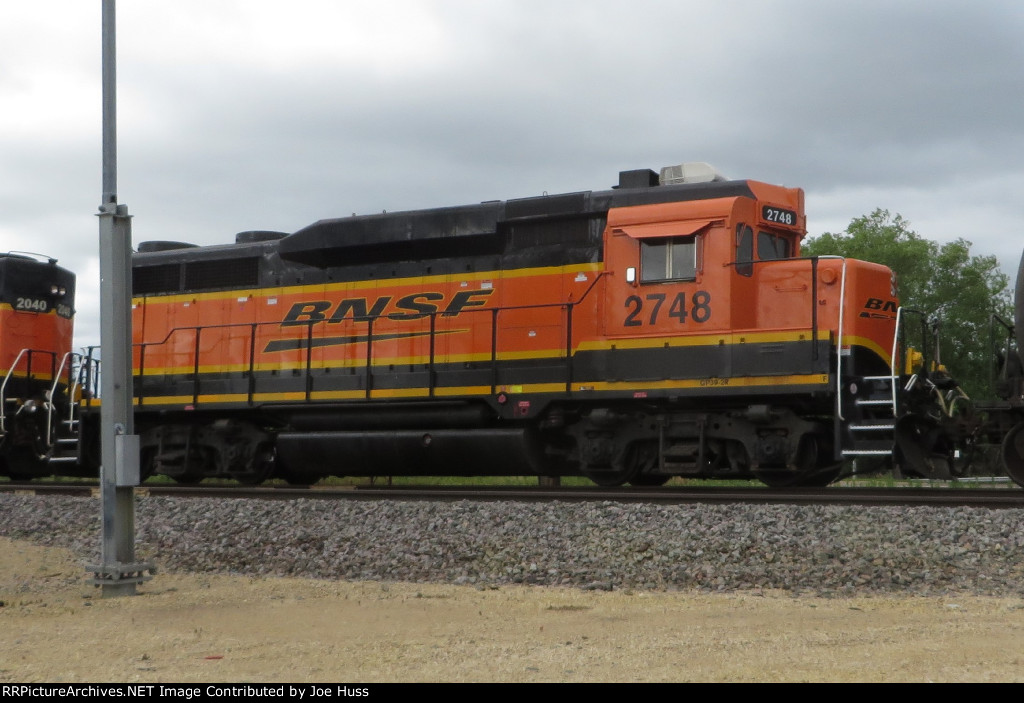 BNSF 2748